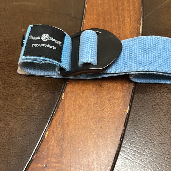 Yoga Book and block bundle with strap - Picture 5 of 8